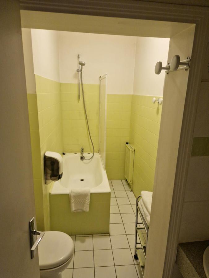 Hotel Du Commerce Millau Buitenkant foto