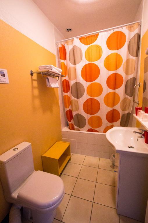 Hotel Du Commerce Millau Kamer foto