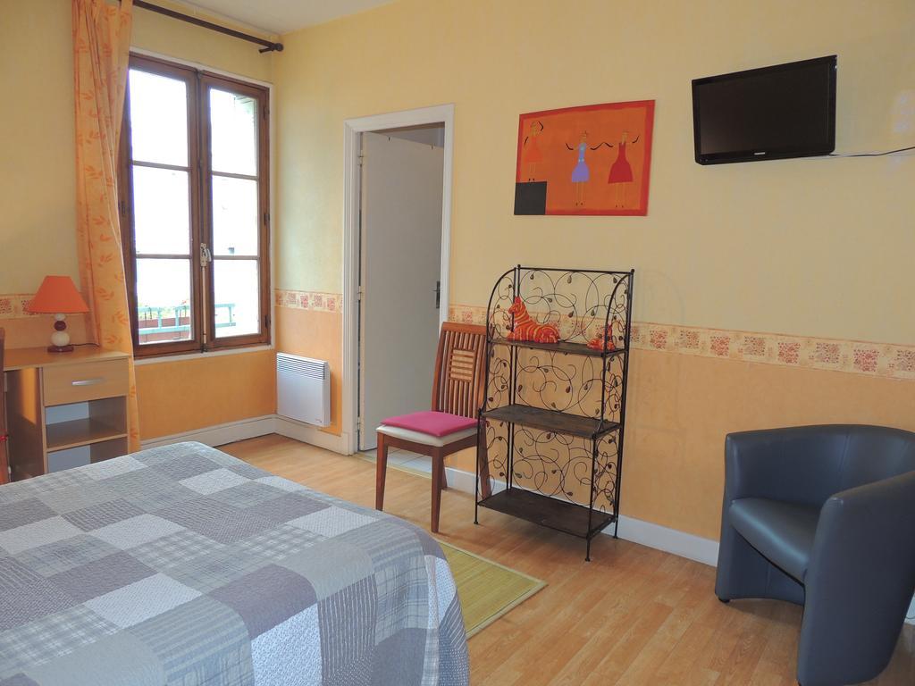 Hotel Du Commerce Millau Kamer foto